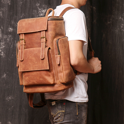 Laptoprucksack für Herren ⎜ Großer Lederrucksack mit Seitentaschen und extra viel Stauraum für unterwegs