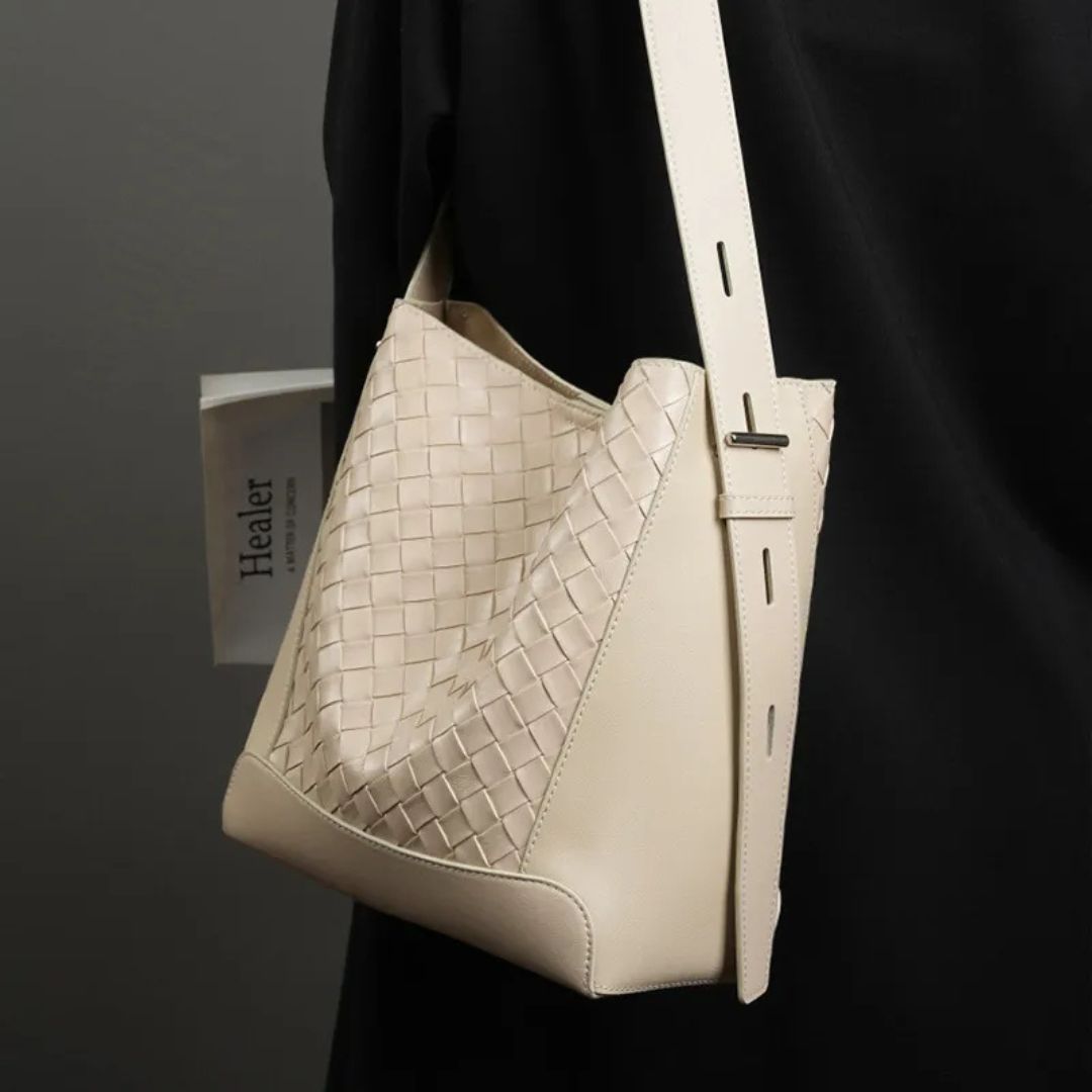 Leder Umhängetasche für Damen ⎜ Modische Schultertasche mit geflochtenem Design und verstellbarem Riemen