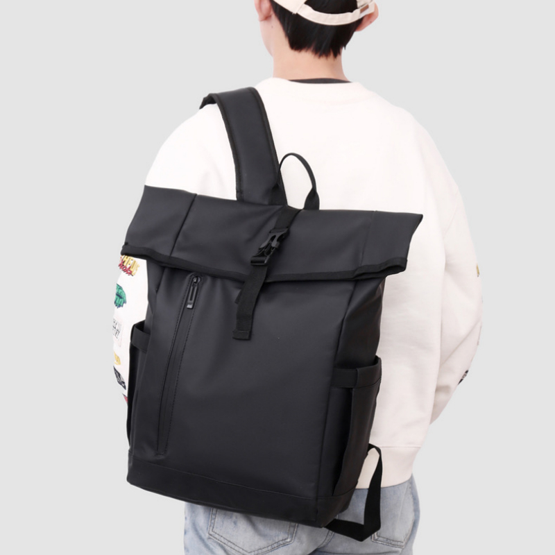 Rucksack für Herren ⎜ Leichter und wasserabweisender Tagesrucksack mit Rolltop für Reisen und Alltag