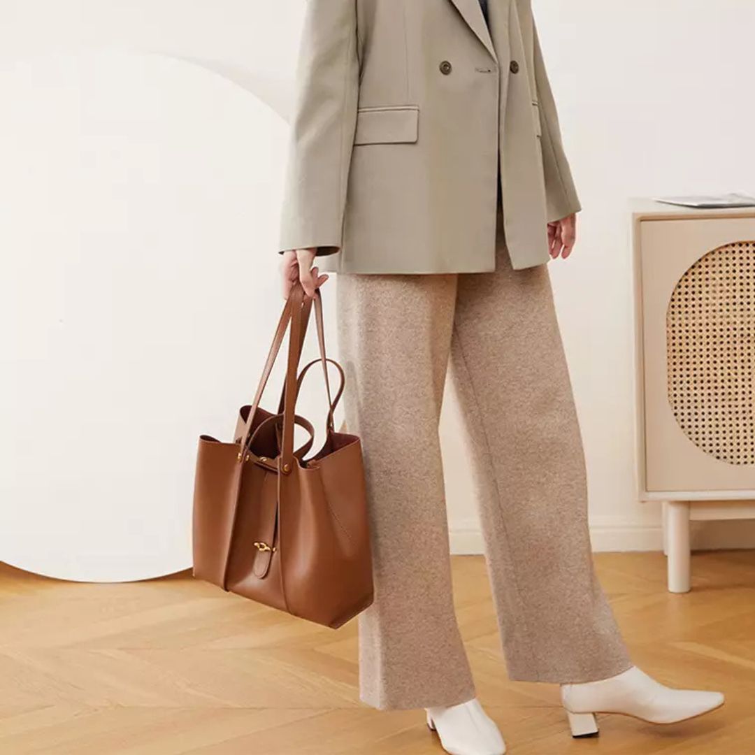 Große Tragetasche für Damen ⎜ Hochwertiges Design aus echtem Leder mit geräumigem Innenraum