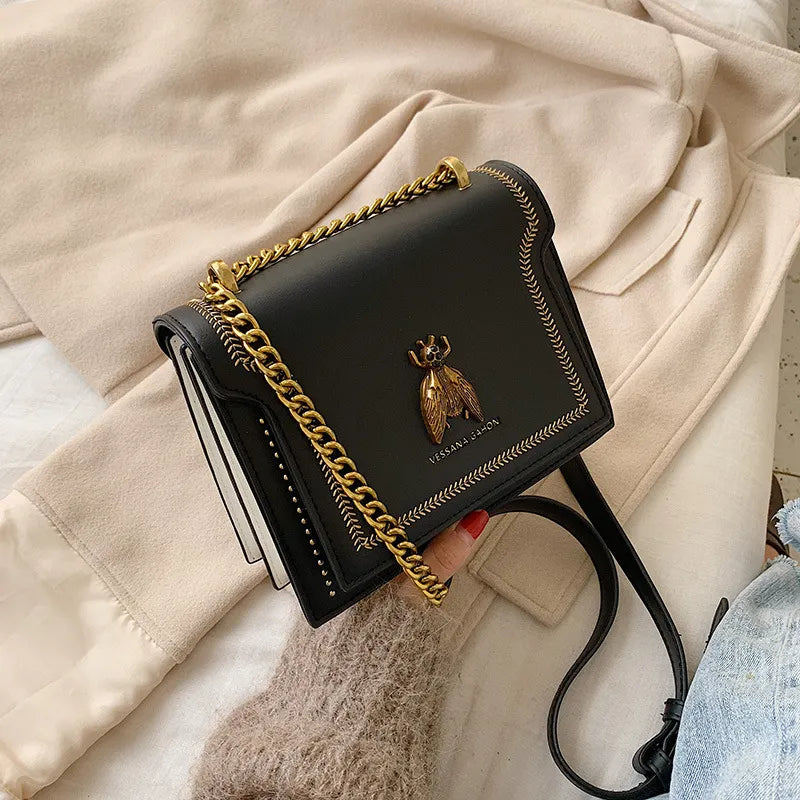 Kleine Ketten-Tasche ⎜ Elegantes Design mit goldener Bienenverzierung