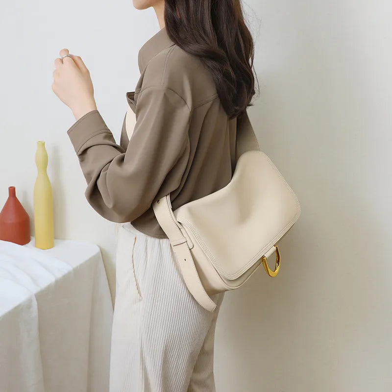 Messenger Bag für Damen ⎜ Elegante Umhängetasche mit Goldakzent und viel Stauraum