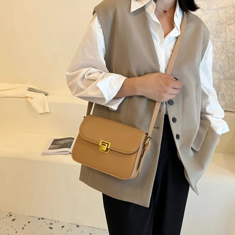 Elegante Umhängetasche für Damen ⎜ Schlichtes Design mit goldener Schnalle und verstellbarem Riemen