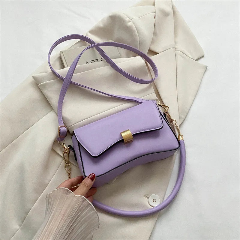 Kleine Umhängetasche für Damen ⎜ Tasche mit goldener Schnalle
