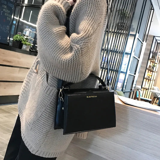 Schultertasche für Damen ⎜ Stilvolle Tasche im rechteckigen Design mit abnehmbarem Schulterriemen