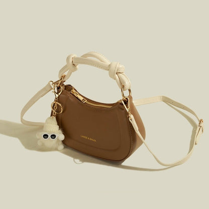 Umhängetasche für Damen ⎜ Modische Tasche mit Knotengriff und süßem Anhänger