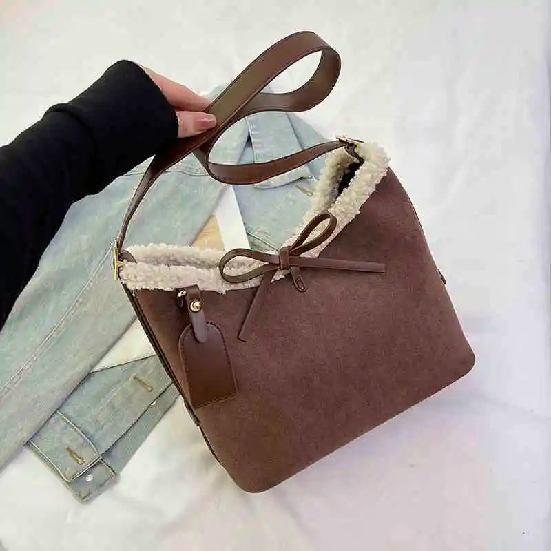 Retro Umhängetasche für Damen ⎜ Große Suede-Tasche mit weichem Futter und dekorativem Schleifenverschluss