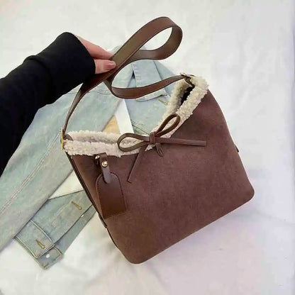 Retro Umhängetasche für Damen ⎜ Große Suede-Tasche mit weichem Futter und dekorativem Schleifenverschluss