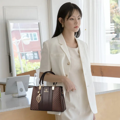 Elegante Schultertasche für Damen ⎜ Vielseitige Handtasche mit Kontrastfarben und großzügigem Stauraum