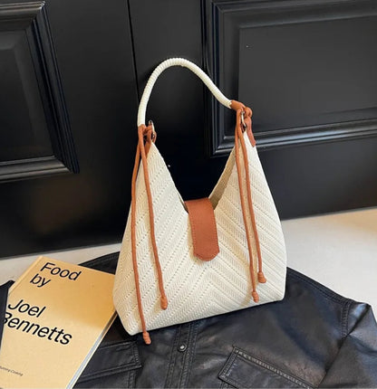 Große Umhängetasche für Damen ⎜ Modische Schultertasche mit praktischer Größe und einzigartigem Design