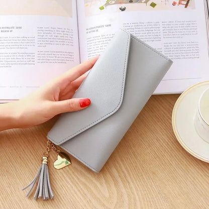 Damen Geldbörse im Tri-Fold Design ⎜ Langes Format mit praktischem Verschluss und Herzanhänger