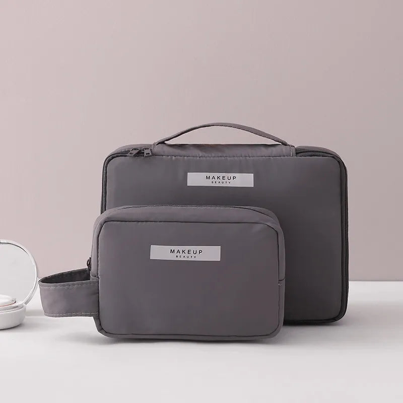Kosmetiktasche für Damen ⎜ Reise-Organizer mit Fächern für Make-up und integrierter Pinselaufbewahrung