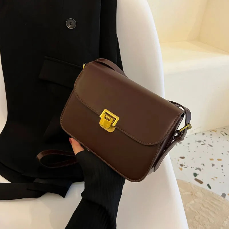 Elegante Umhängetasche für Damen ⎜ Schlichtes Design mit goldener Schnalle und verstellbarem Riemen
