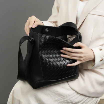 Leder Umhängetasche für Damen ⎜ Modische Schultertasche mit geflochtenem Design und verstellbarem Riemen