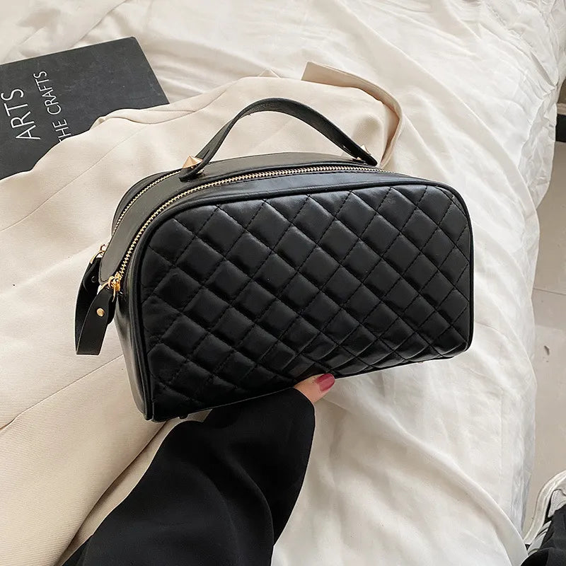 Kosmetiktasche für Damen ⎜ Steppdesign in Rautenoptik mit großer Kapazität und praktischem Tragegriff