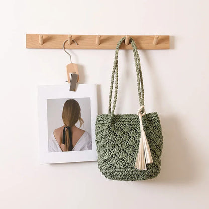 Strohtasche mit Quasten ⎜ Modische Umhängetasche im Fächerdesign für den Alltag