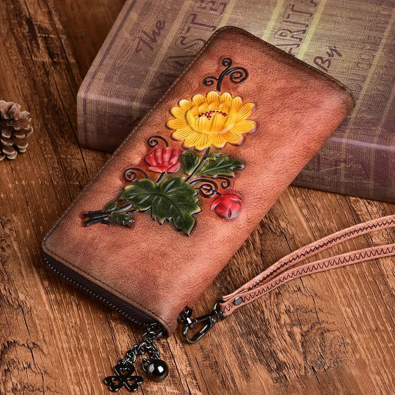 Damen Geldbörse mit Reißverschluss ⎜ Retro Design mit Blumenprägung und praktischer Handgelenksschlaufe