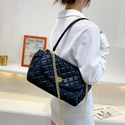 Schultertasche für Damen ⎜ Modische Handtasche im Rauten-Design mit goldener Kette und praktischem Verschluss
