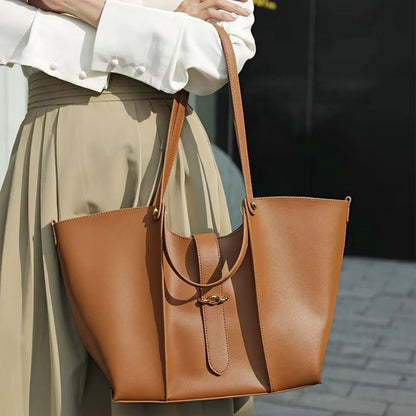 Große Tragetasche für Damen ⎜ Hochwertiges Design aus echtem Leder mit geräumigem Innenraum