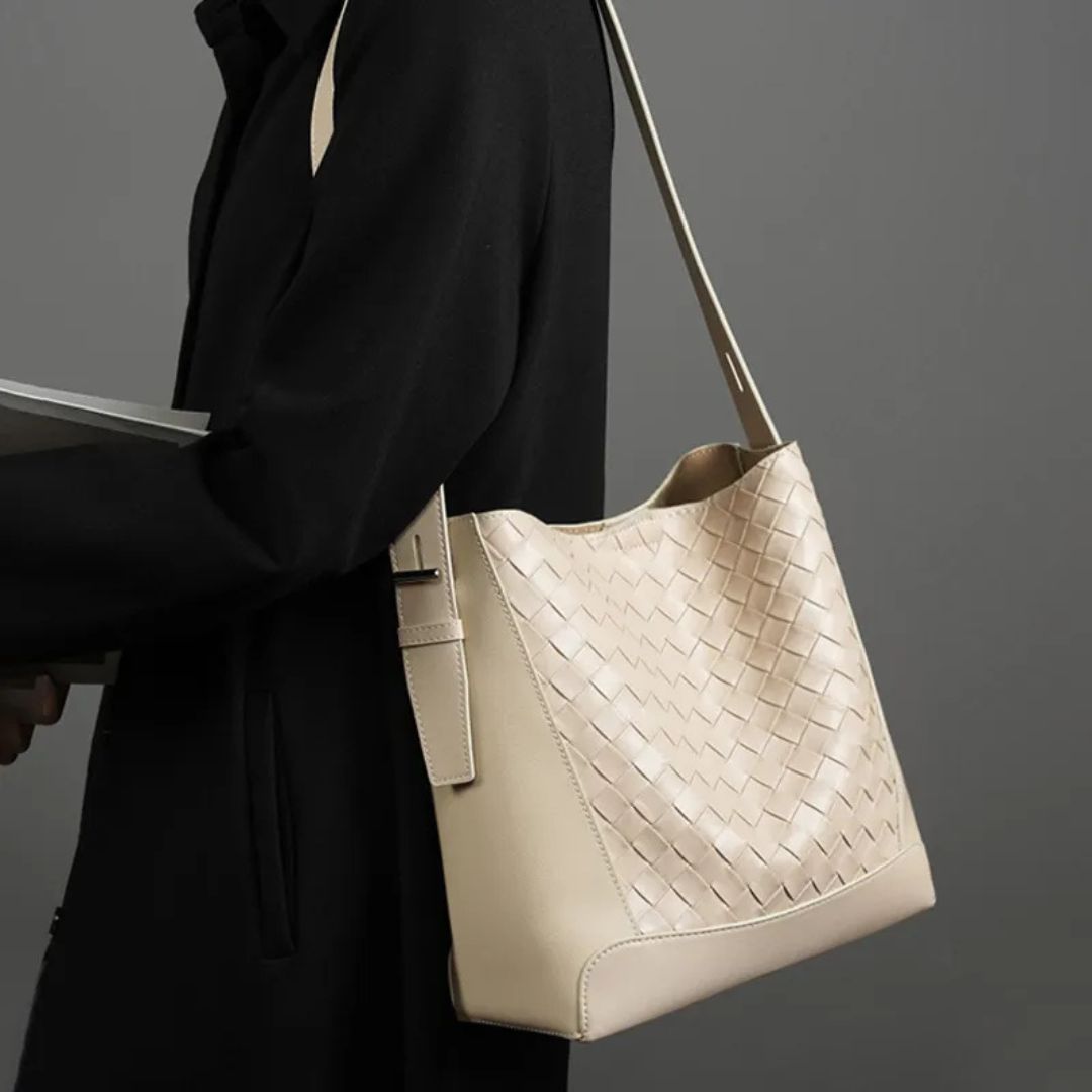 Leder Umhängetasche für Damen ⎜ Modische Schultertasche mit geflochtenem Design und verstellbarem Riemen
