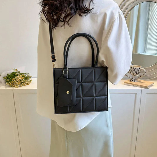 Modische Handtasche mit Quadratprägung ⎜ Stilvolle Umhängetasche mit praktischer Kartenhülle