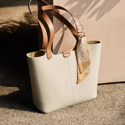 Große Handtasche aus Kunstleder ⎜ Stilvolle Tasche mit Praktischem Design und Modischen Details