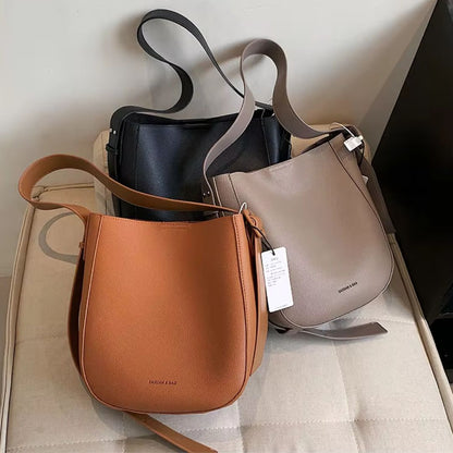 Crossbody Bucket Bag für Damen ⎜ Schlichtes Design mit verstellbarem Schultergurt und praktischem Innenraum