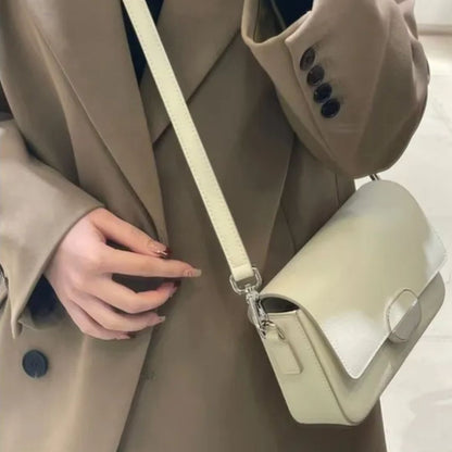 Schultertasche für Damen ⎜ Elegante Handtasche aus Kunstleder mit Verschluss