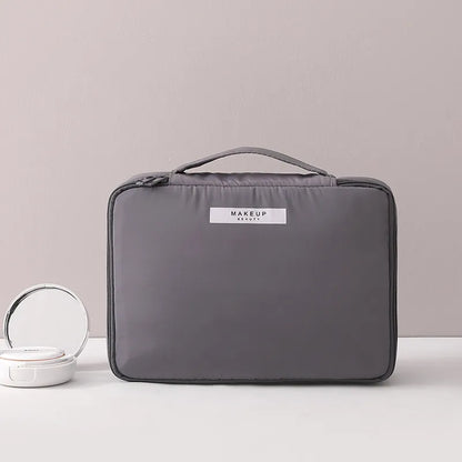 Kosmetiktasche für Damen ⎜ Reise-Organizer mit Fächern für Make-up und integrierter Pinselaufbewahrung
