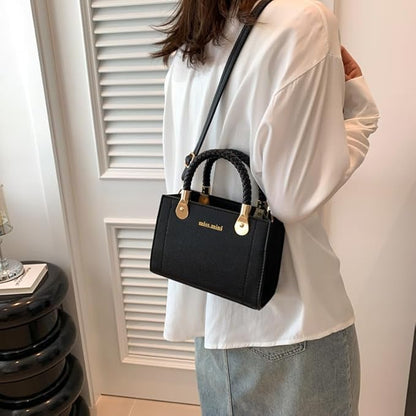 Trendy Handtasche für Damen ⎜ Kompakte Umhängetasche mit geflochtenem Griff und modernem Design