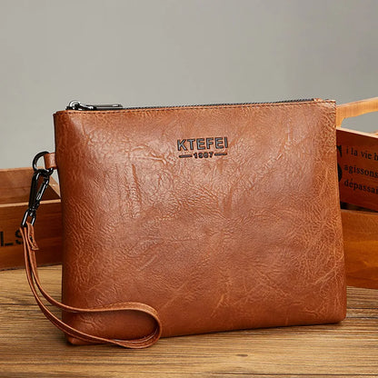 Leder Clutch für Herren ⎜ Modische Handtasche für Business und Freizeit im schlanken Design