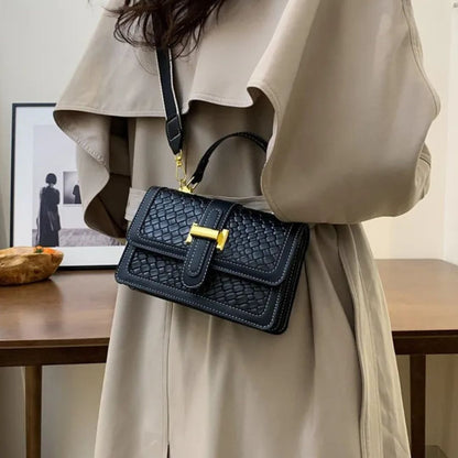 Woven Umhängetasche für Damen ⎜ Kleine Tasche mit geflochtenem Design und praktischem Verschluss
