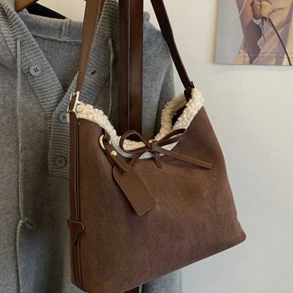 Retro Umhängetasche für Damen ⎜ Große Suede-Tasche mit weichem Futter und dekorativem Schleifenverschluss
