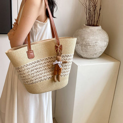 Strohtasche mit Anhänger ⎜ Stilvolle Umhängetasche für den Alltag