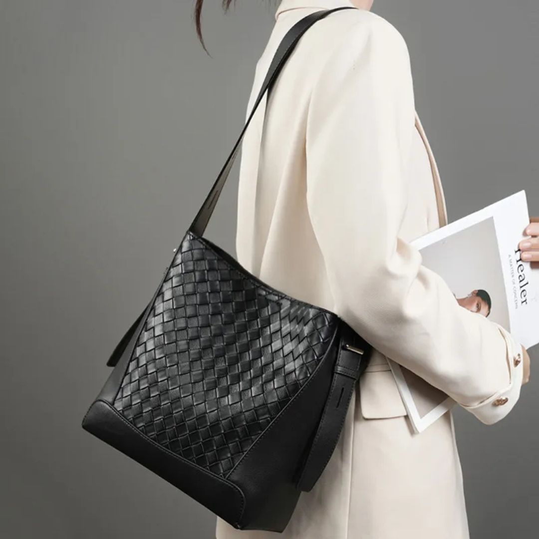 Leder Umhängetasche für Damen ⎜ Modische Schultertasche mit geflochtenem Design und verstellbarem Riemen