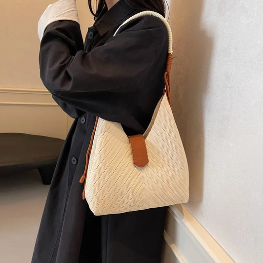 Große Umhängetasche für Damen ⎜ Modische Schultertasche mit praktischer Größe und einzigartigem Design
