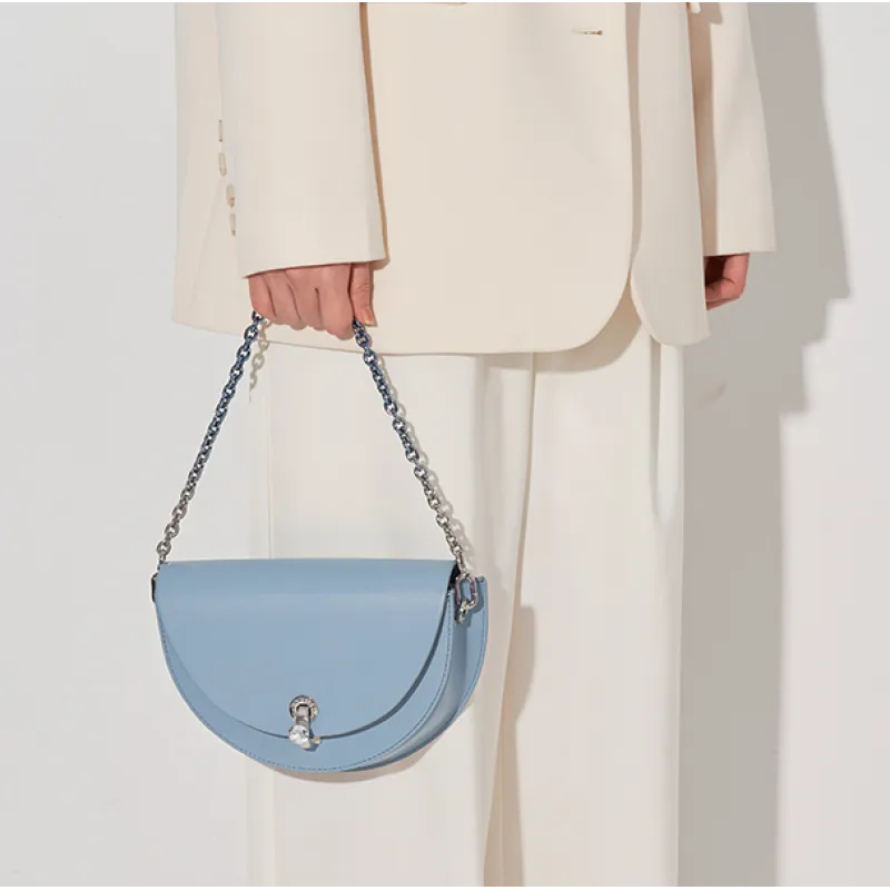 Umhängetasche für Damen ⎜ Stilvolle Handtasche mit Diamantverschluss und Kettenriemen