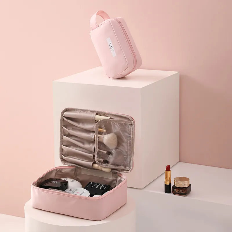 Kosmetiktasche für Damen ⎜ Reise-Organizer mit Fächern für Make-up und integrierter Pinselaufbewahrung