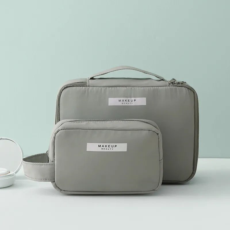 Kosmetiktasche für Damen ⎜ Reise-Organizer mit Fächern für Make-up und integrierter Pinselaufbewahrung