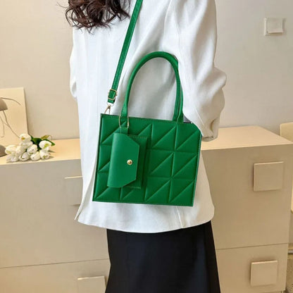 Modische Handtasche mit Quadratprägung ⎜ Stilvolle Umhängetasche mit praktischer Kartenhülle