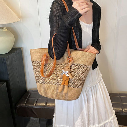 Strohtasche mit Anhänger ⎜ Stilvolle Umhängetasche für den Alltag