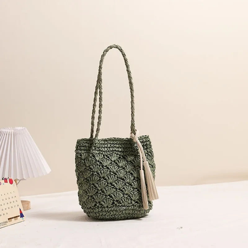 Strohtasche mit Quasten ⎜ Modische Umhängetasche im Fächerdesign für den Alltag