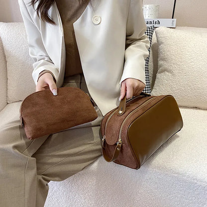 Kosmetiktasche für Damen ⎜ Große Kapazität mit Wildleder-Optik und praktischem Tragegriff