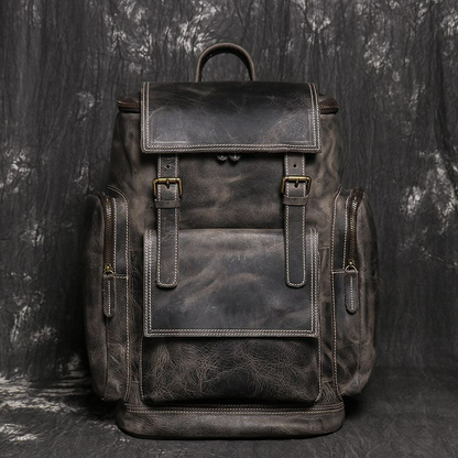 Laptoprucksack für Herren ⎜ Großer Lederrucksack mit Seitentaschen und extra viel Stauraum für unterwegs