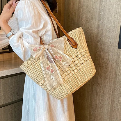 Strohtasche mit Blumenband ⎜ Sommerliches Design und viel Stauraum