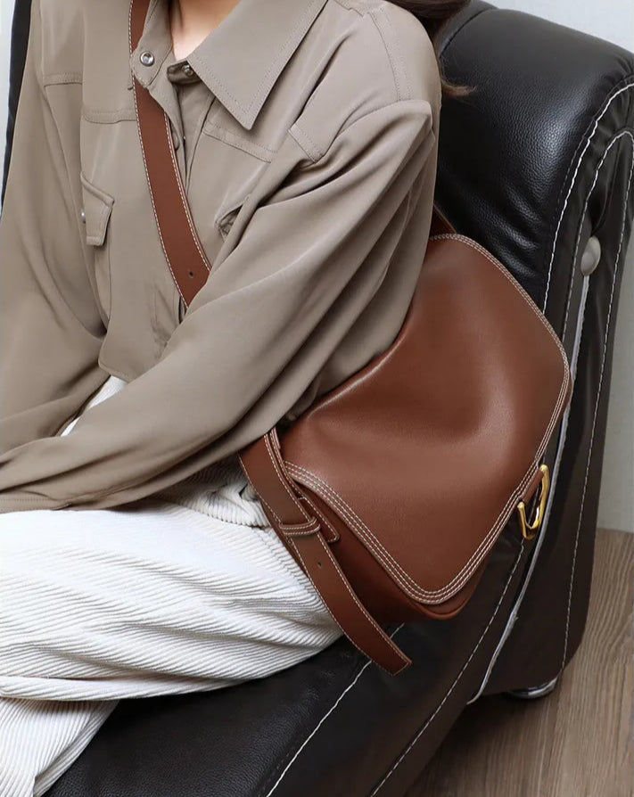 Messenger Bag für Damen ⎜ Elegante Umhängetasche mit Goldakzent und viel Stauraum