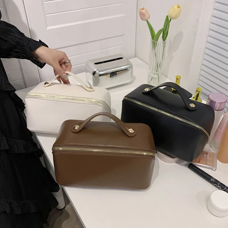Kosmetiktasche für Damen ⎜ Große Reise-Tasche mit Tragegriff und praktischer Fächeraufteilung