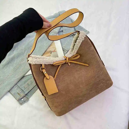 Retro Umhängetasche für Damen ⎜ Große Suede-Tasche mit weichem Futter und dekorativem Schleifenverschluss