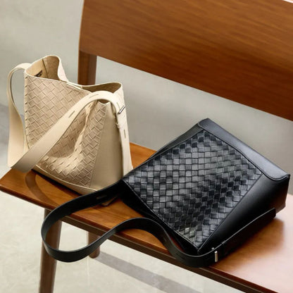 Leder Umhängetasche für Damen ⎜ Modische Schultertasche mit geflochtenem Design und verstellbarem Riemen
