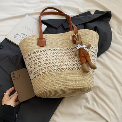 Strohtasche mit Anhänger ⎜ Stilvolle Umhängetasche für den Alltag